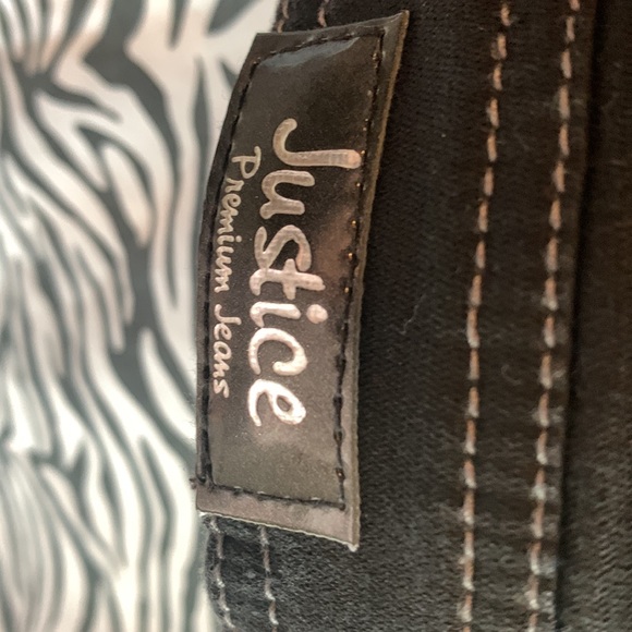 🏷️ 3 for $10
Black jean sleeveless jacket with gray hoodie - Picture 8 of 16